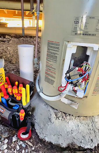 https://fremantlehotwater.com.au/uploads/2025/06/electric-hot-water-system-49471.jpg