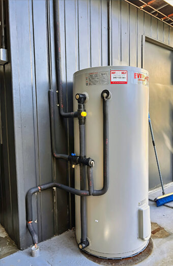 https://fremantlehotwater.com.au/uploads/2025/06/electric-hot-water-system-68504.jpg
