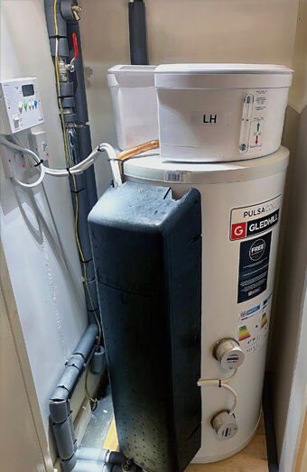 https://fremantlehotwater.com.au/uploads/2025/06/electric-hot-water-system-70649.jpg