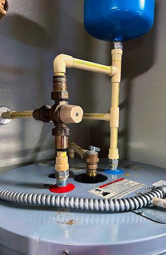 https://fremantlehotwater.com.au/uploads/2025/06/electric-hot-water-system-73015.jpg