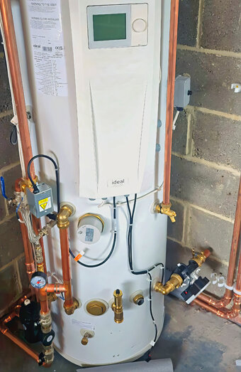 https://fremantlehotwater.com.au/uploads/2025/06/gas-hot-water-system-13675.jpg