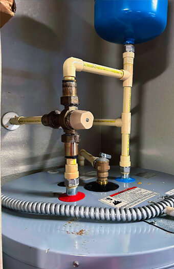 https://fremantlehotwater.com.au/uploads/2025/06/gas-hot-water-system-35892.jpg