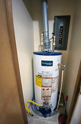 https://fremantlehotwater.com.au/uploads/2025/06/gas-hot-water-system-40702.jpg
