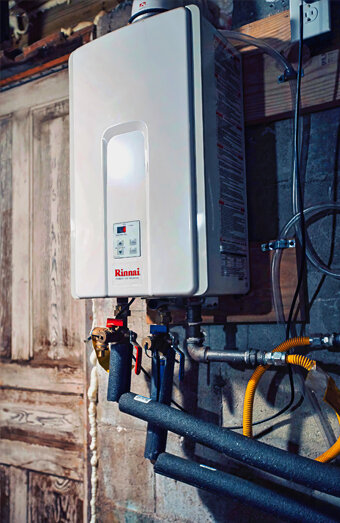 https://fremantlehotwater.com.au/uploads/2025/06/hot-water-servicing-84983.jpg