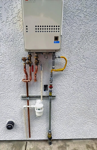 https://fremantlehotwater.com.au/uploads/2025/06/thermostatic-water-systems-62598.jpg